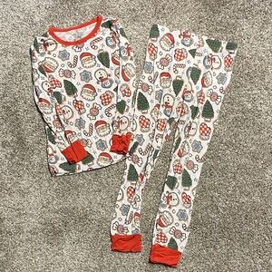 Caden Lane Kids Pajama Set with Red and Green Festive Print size 5/6